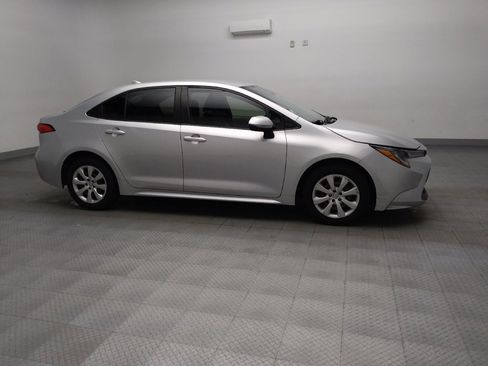 Used 2021 Toyota Corolla LE image 11
