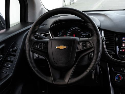 Used 2021 Chevrolet Trax LT image 17