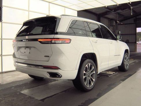 Used 2023 Jeep Grand Cherokee Overland w/ Luxury Tech Group IV AWD/4WD image 4