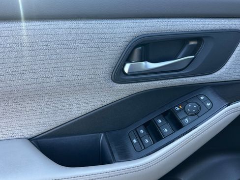 Used 2023 Nissan Rogue SV FWD image 10