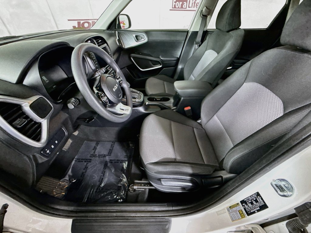 Used 2024 Kia Soul LX w/ LX Technology Package FWD image 24