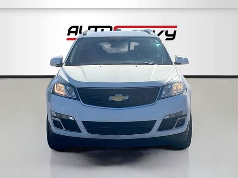 Used 2017 Chevrolet Traverse LT image 2