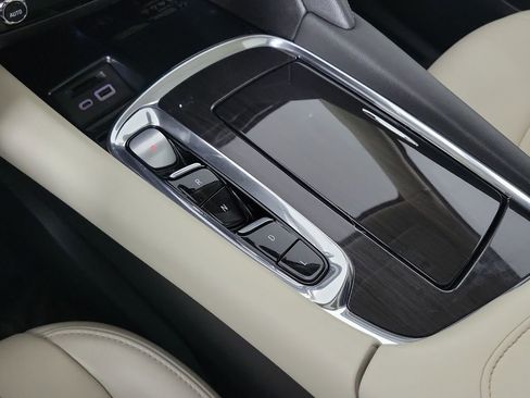 Used 2023 Buick Enclave Essence w/ Experience Buick Package FWD image 19