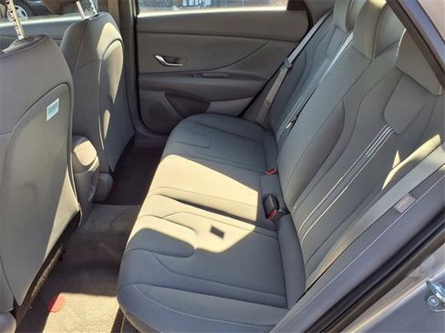 Used 2024 Hyundai Elantra SEL image 9