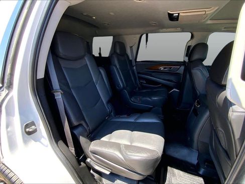 Used 2019 Cadillac Escalade Premium Luxury AWD/4WD image 20