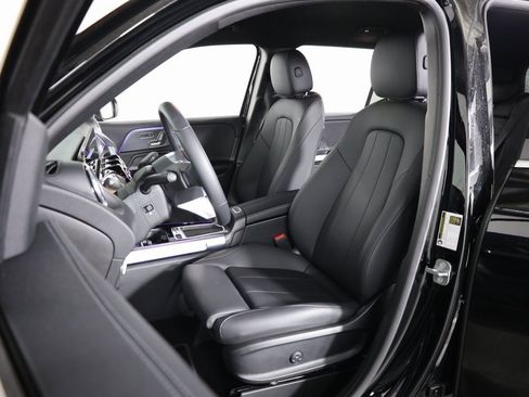 Certified 2025 Mercedes-Benz GLB 250 4MATIC image 30