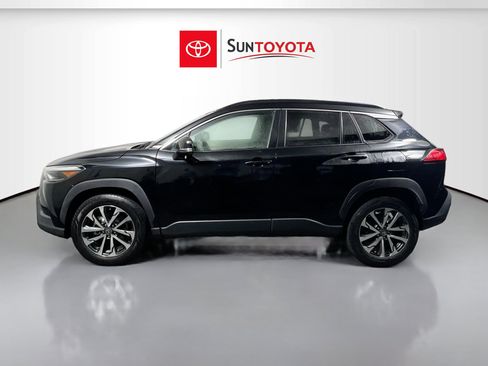 Used 2022 Toyota Corolla Cross XLE image 7