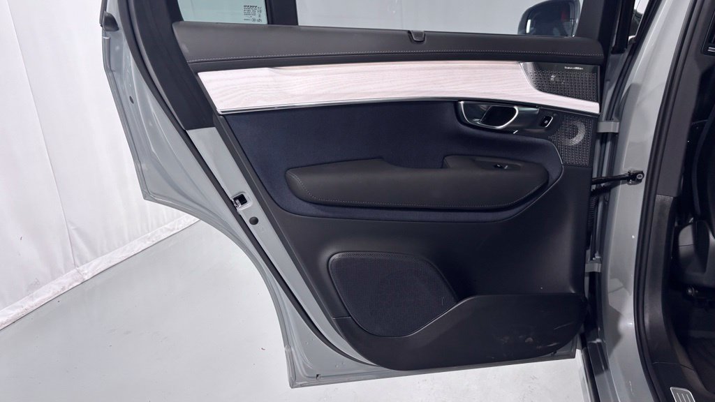 Certified 2025 Volvo XC90 B6 Ultra AWD/4WD image 23