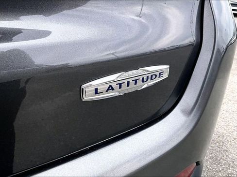 Used 2023 Jeep Compass Latitude image 21