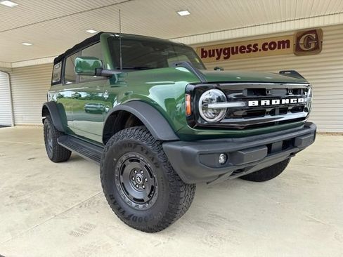 Used 2025 Ford Bronco Outer Banks w/ Sasquatch Package AWD/4WD image 2