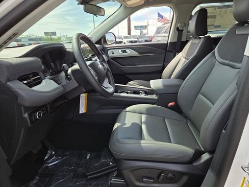 New 2026 Ford Explorer Active image 4