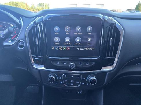 Used 2021 Chevrolet Traverse LT image 24
