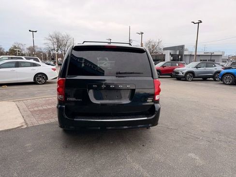 Used 2019 Dodge Grand Caravan SXT image 7