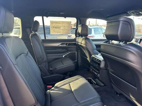 New 2025 Jeep Wagoneer L Series II w/ Convenience Group I AWD/4WD image 4