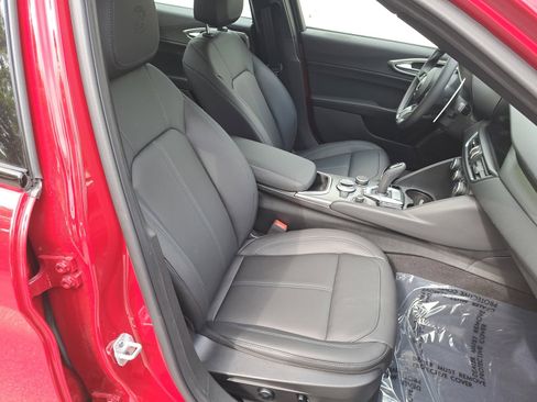 New 2025 Alfa Romeo Giulia AWD w/ Driving Assist Package image 10