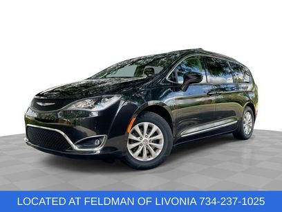 Used 2018 Chrysler Pacifica Touring-L w/ Premium Audio Group