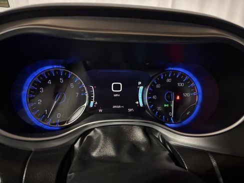 Used 2019 Chrysler Pacifica Touring-L Plus w/ Advanced Safetytec Group FWD image 16