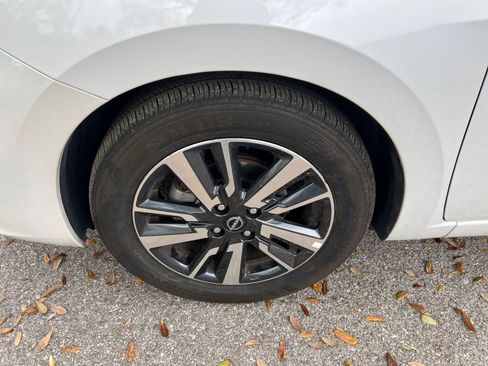 Used 2025 Nissan Versa SV image 25