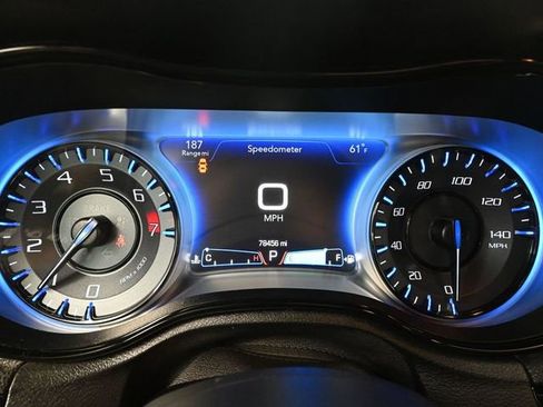 Used 2018 Chrysler 300 S image 29