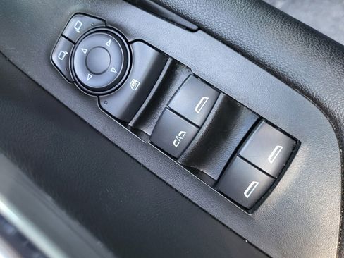 Used 2025 Chevrolet Blazer LT FWD image 17