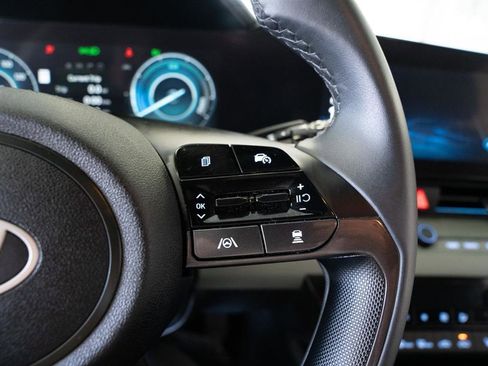 Used 2025 Hyundai Elantra Limited image 28