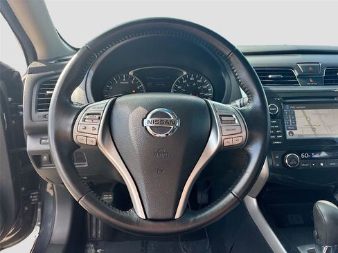 Used 2014 Nissan Altima 2.5 SV w/ Convenience Package image 12
