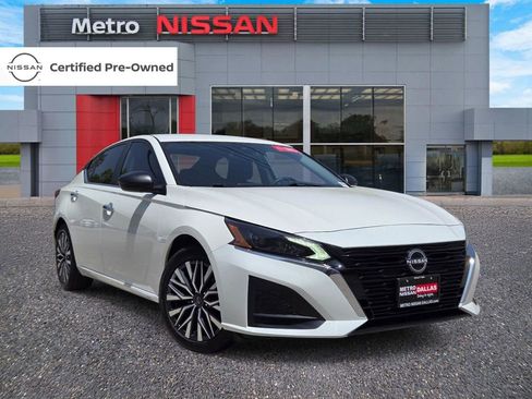 Certified 2025 Nissan Altima 2.5 SV FWD image 1