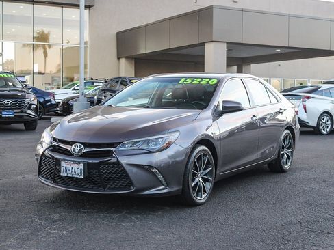 Used 2015 Toyota Camry XSE image 3