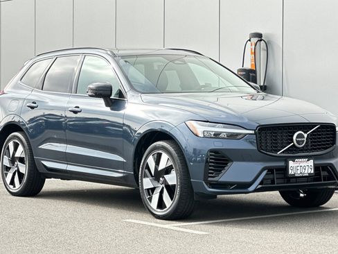 Certified 2025 Volvo XC60 T8 Plus w/ Protection Package Premier image 7