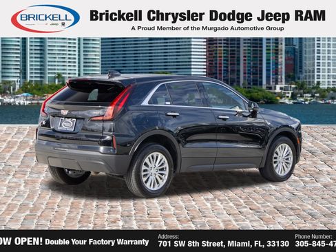 Used 2024 Cadillac XT4 Luxury w/ Cold Weather Package FWD image 5