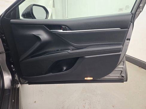 Used 2018 Toyota Camry XSE image 12