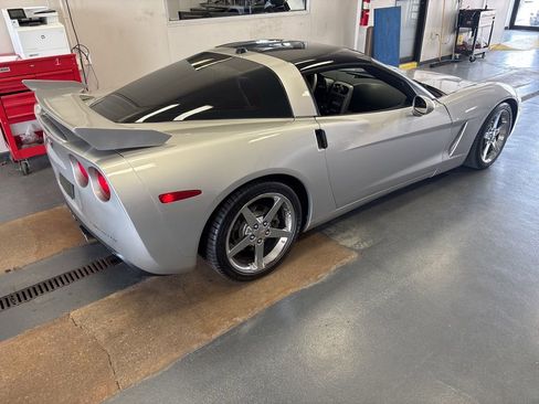 Used 2005 Chevrolet Corvette Coupe w/ Preferred Equipment Group RWD image 6