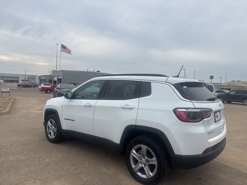 Used 2023 Jeep Compass Latitude image 11