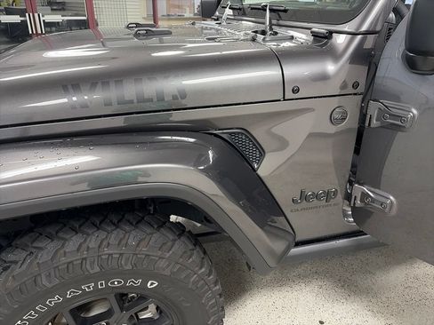 Used 2025 Jeep Gladiator Sport AWD/4WD image 8