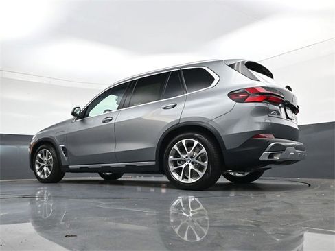 New 2026 BMW X5 xDrive50e image 30