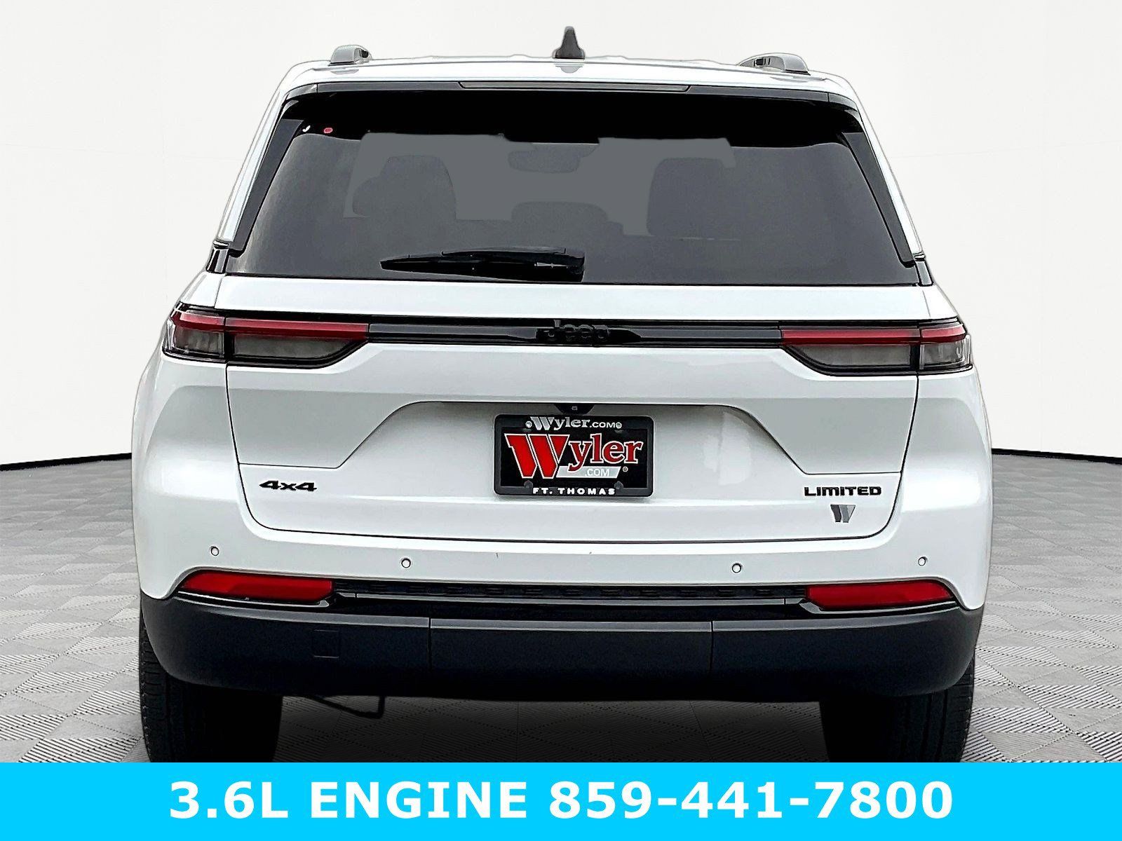 Used 2023 Jeep Grand Cherokee Limited w/ Black Appearance Package AWD/4WD image 5