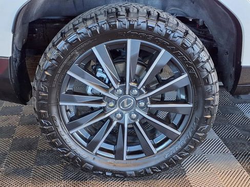 Used 2025 Lexus GX 550 w/ Accessory Package (31) image 7