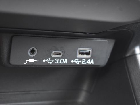 Used 2025 Subaru Crosstrek 2.0i Premium image 11