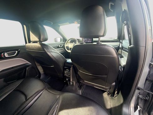 Used 2024 Jeep Compass Limited image 29