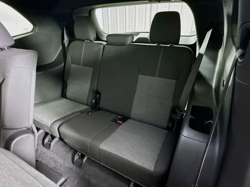 Used 2025 GMC Acadia Elevation image 30