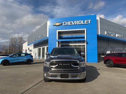 Used 2019 RAM 1500 Laramie w/ Convenience Group image 8