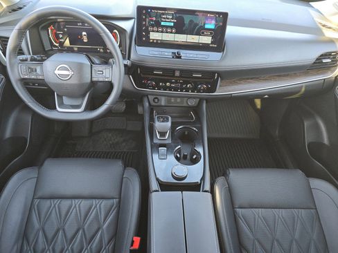 Used 2025 Nissan Rogue Platinum w/ Platinum Premium Package image 9