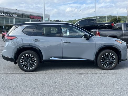 Used 2026 Nissan Rogue Platinum w/ Platinum Premium Package AWD/4WD image 2