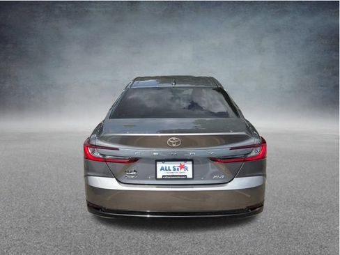 Used 2025 Toyota Camry Hybrid FWD image 9