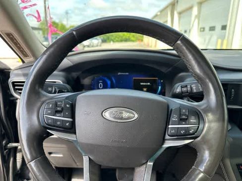 Used 2020 Ford Explorer Platinum w/ Premium Technology Package AWD/4WD image 11