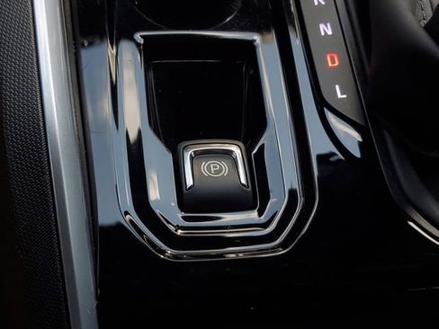 Used 2023 Chevrolet Colorado Trail Boss w/ Technology Package AWD/4WD image 32