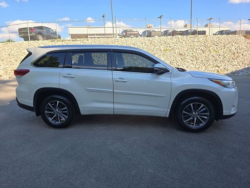 Used 2018 Toyota Highlander XLE w/ Protection Package #3 AWD/4WD image 6