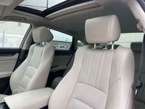 Used 2020 Honda Accord Touring image 19