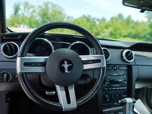 Used 2007 Ford Mustang Premium RWD image 9