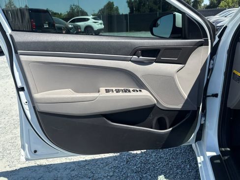 Used 2017 Hyundai Elantra SE FWD image 15